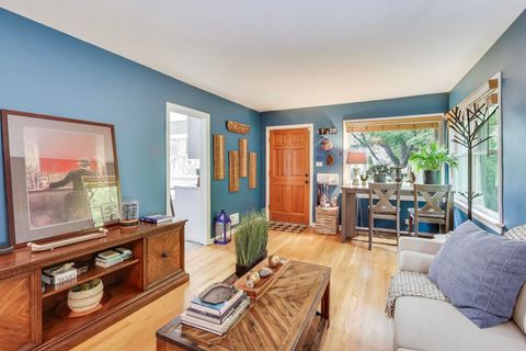 Tiny photo for 235 Richmond Street, Evanston, IL 60202 (MLS # 12484475)
