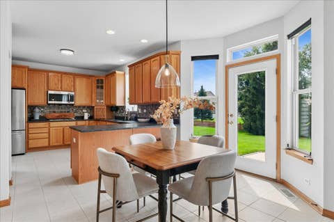 Tiny photo for 2812 Plante Road, North Aurora, IL 60542 (MLS # 12738046)