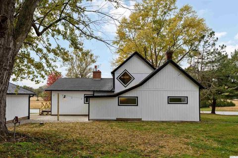 Tiny photo for 6603-6605 Gardner Expressway Expy, Quincy, IL 62305 (MLS # 12506650)