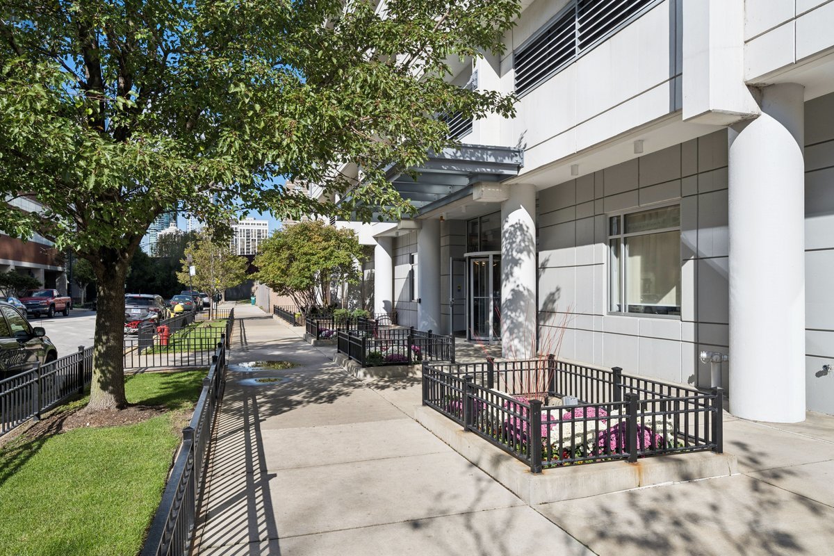 1629 S Prairie Avenue 801