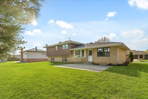 Tiny photo for 8209 Middlebury Avenue, Woodridge, IL 60517 (MLS # 12515339)