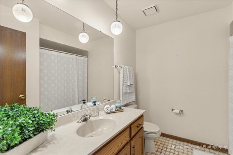 Tiny photo for 8209 Middlebury Avenue, Woodridge, IL 60517 (MLS # 12515339)