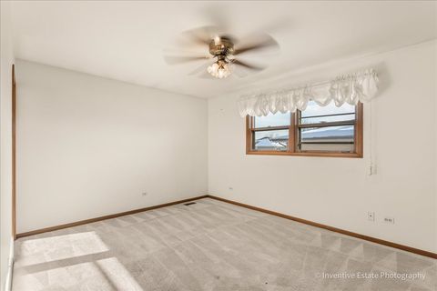 Tiny photo for 8209 Middlebury Avenue, Woodridge, IL 60517 (MLS # 12515339)