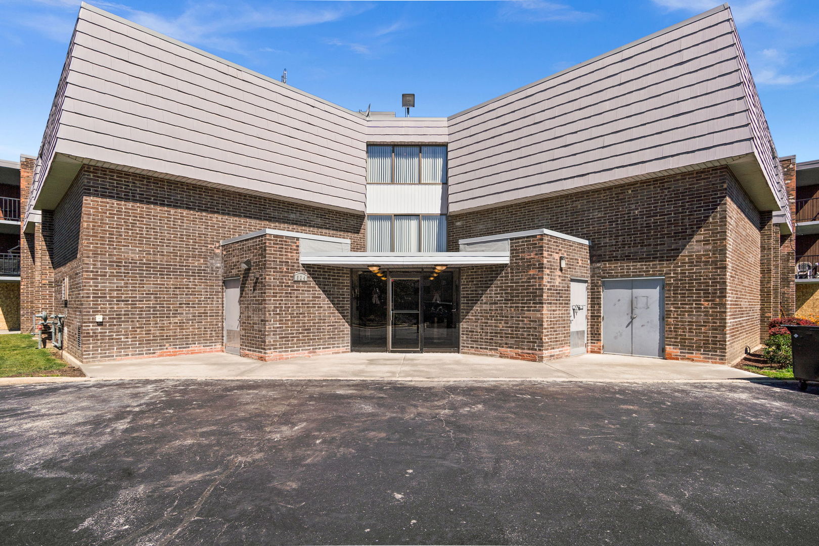 924 S Lake Court 105