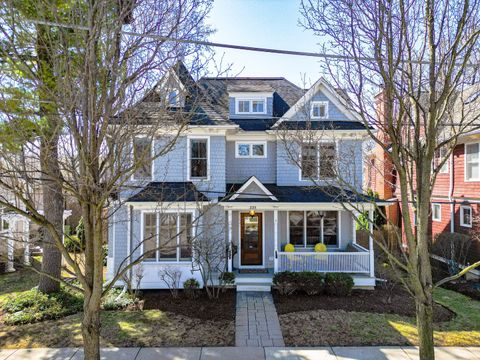 335 Grant Court Libertyville IL 60048