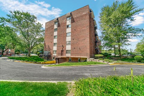 Tiny photo for 4731 Saint Joseph Creek Road #4E, Lisle, IL 60532 (MLS # 12592812)