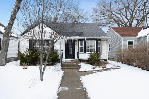 Tiny photo for 1815 Cleveland Street, Evanston, IL 60202 (MLS # 12627336)