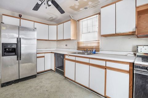 Tiny photo for 1815 Cleveland Street, Evanston, IL 60202 (MLS # 12627336)