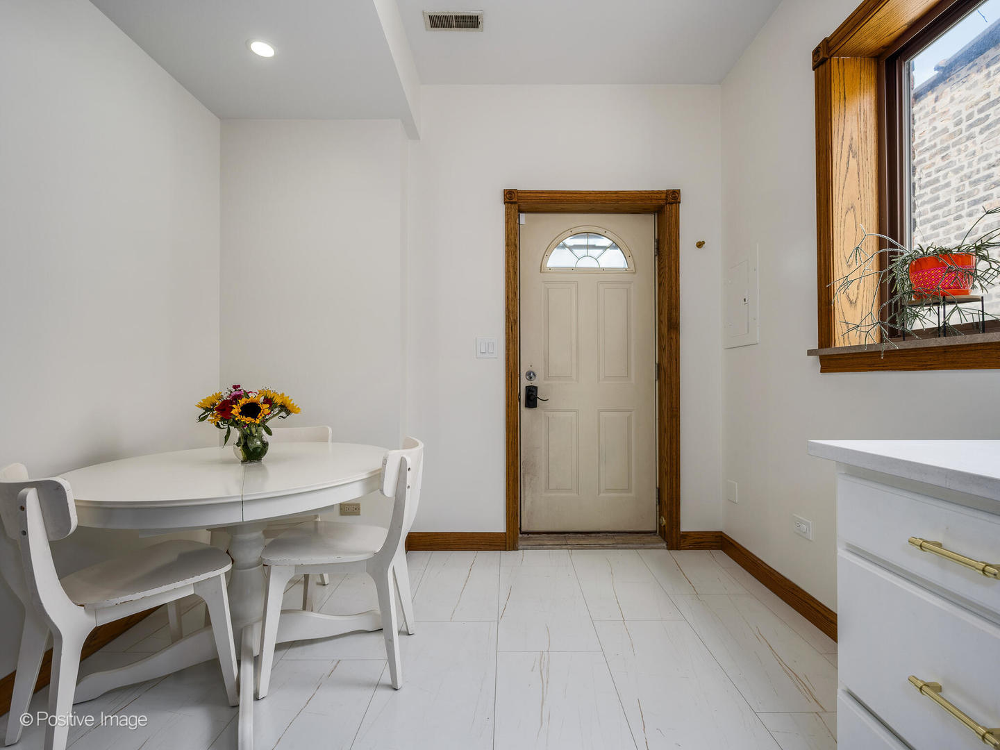 1464 W Carmen Avenue 3