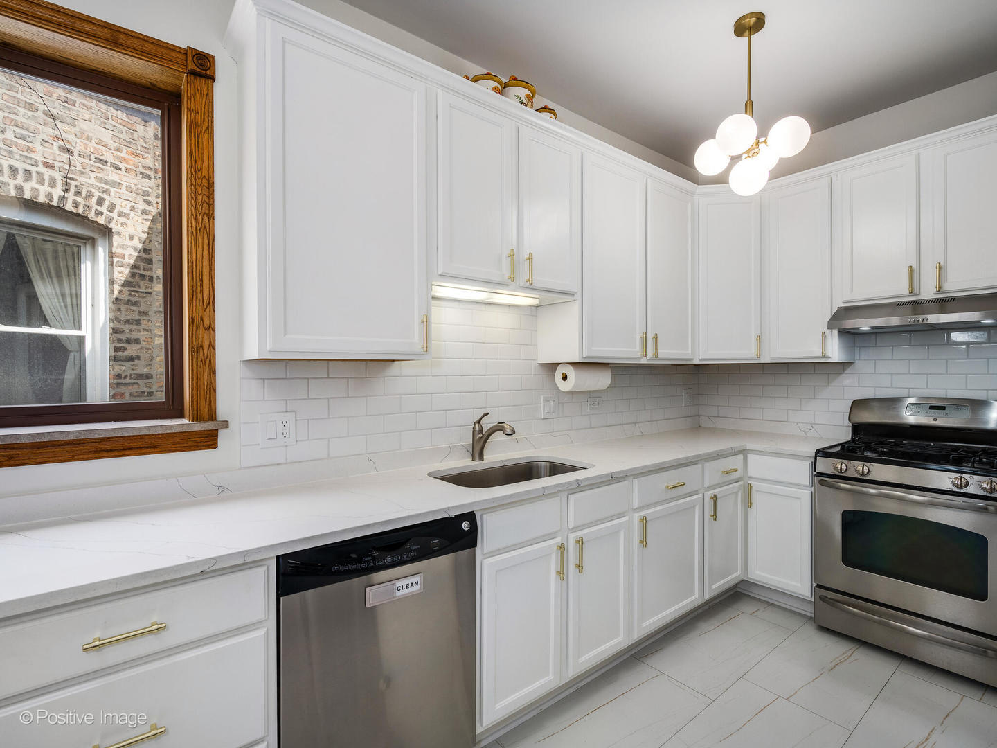 1464 W Carmen Avenue 3
