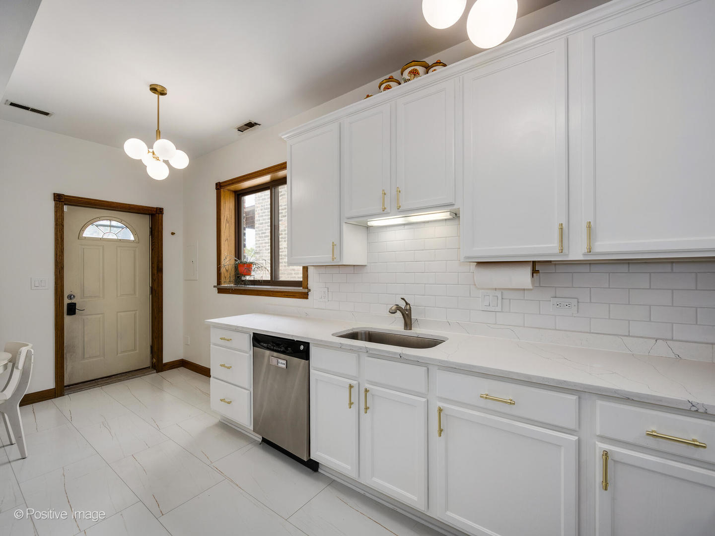 1464 W Carmen Avenue 3