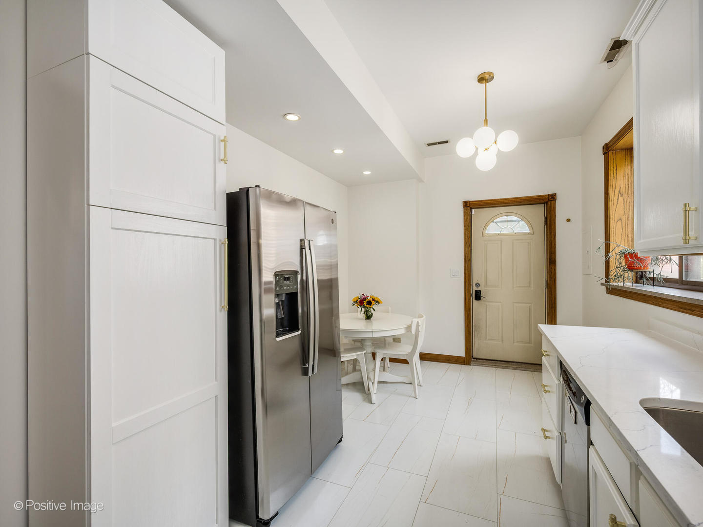 1464 W Carmen Avenue 3