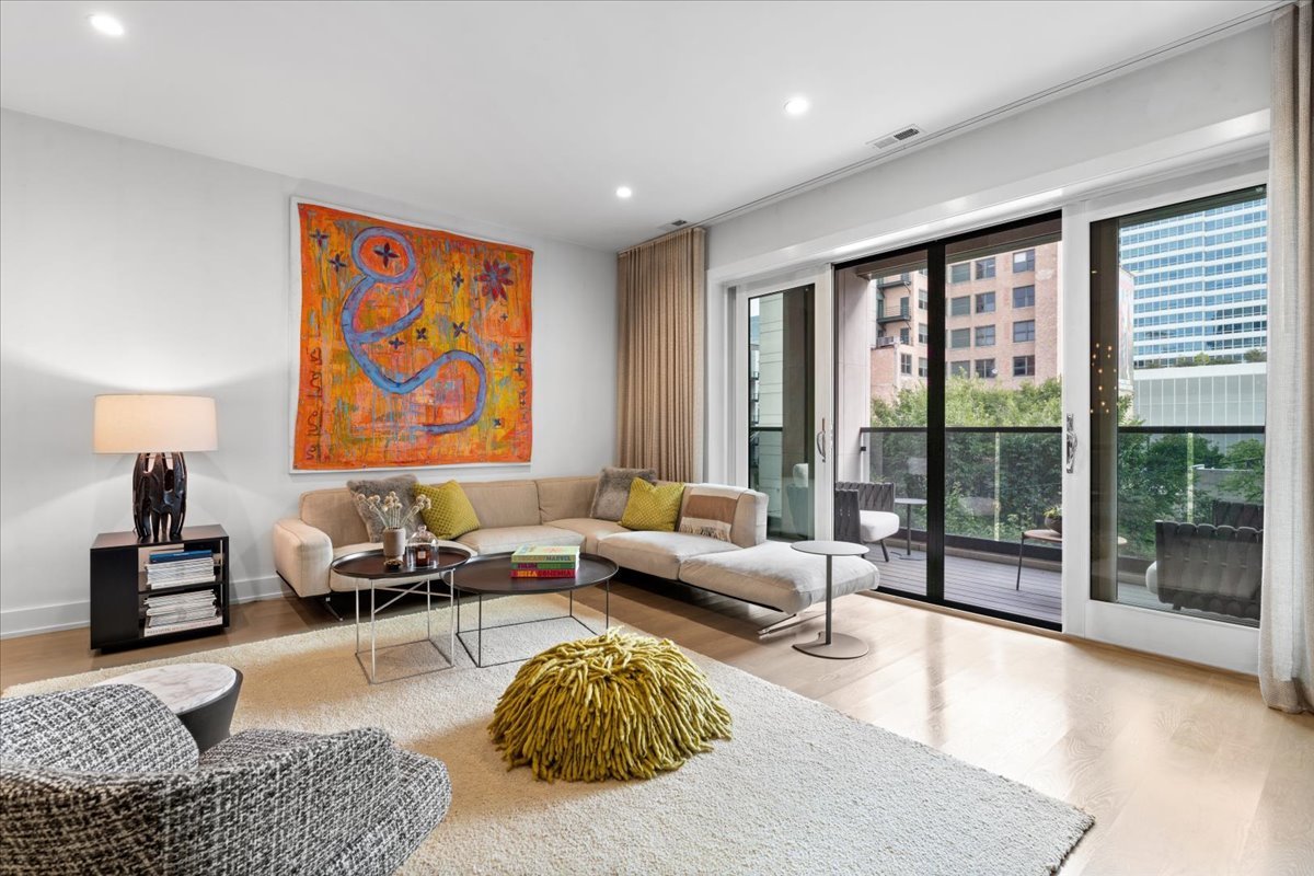 216 S Green Street 3N