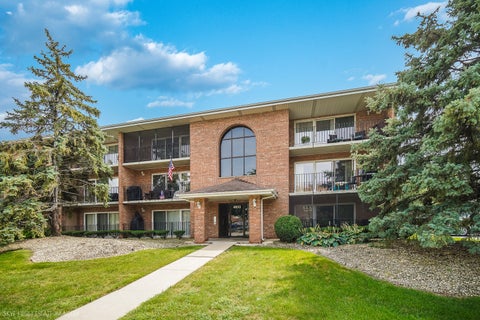 Tiny photo for 4933 E Circle Drive #107, Crestwood, IL 60418 (MLS # 12731896)