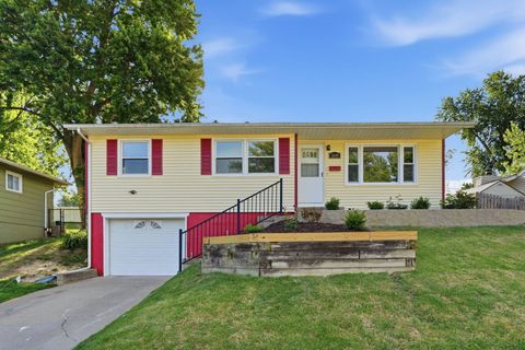 Photo of 3489 SUNNY HILL Drive, Bettendorf, IA 52722 (MLS # 12667996)