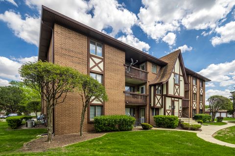 Tiny photo for Palos Hills, IL 60465 (MLS # 12627833)