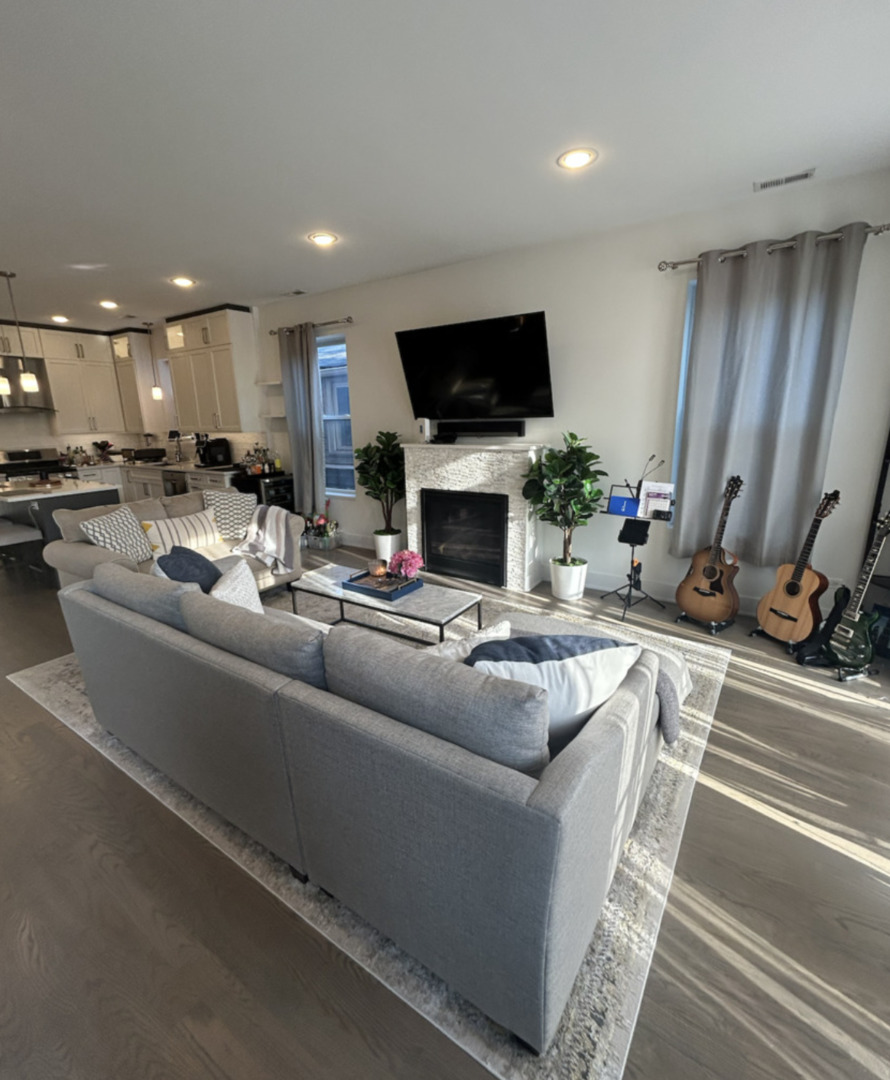 4111 N Western Avenue 2