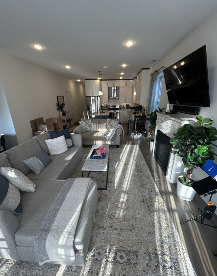 4111 N Western Avenue 2