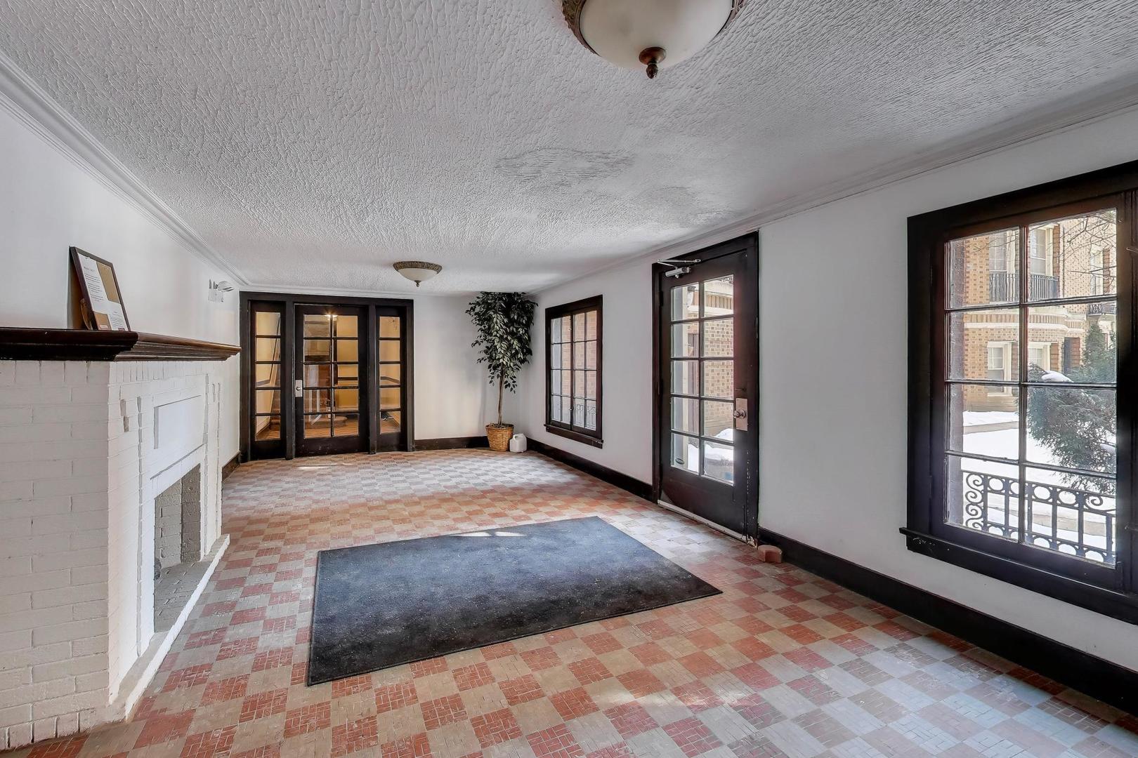 1524 W Fargo Avenue 3N