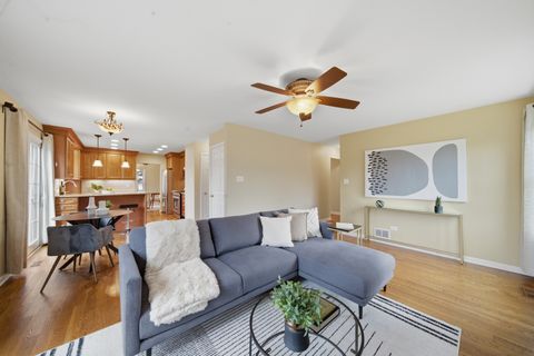 Tiny photo for 402 Locust Place, Deerfield, IL 60015 (MLS # 12604077)