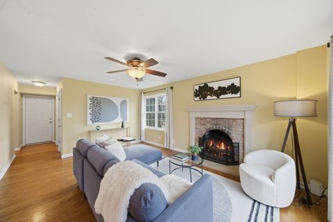 Tiny photo for 402 Locust Place, Deerfield, IL 60015 (MLS # 12604077)