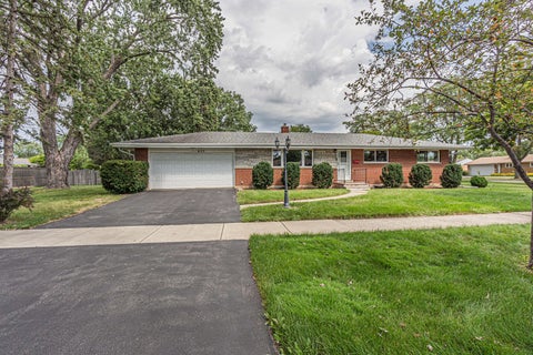 Tiny photo for 420 Berkshire Lane, Des Plaines, IL 60016 (MLS # 12756866)