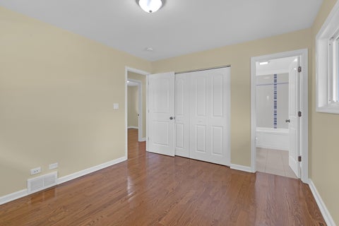 Tiny photo for 420 Berkshire Lane, Des Plaines, IL 60016 (MLS # 12756866)