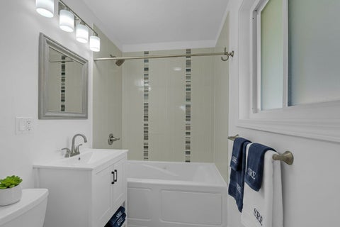 Tiny photo for 420 Berkshire Lane, Des Plaines, IL 60016 (MLS # 12756866)