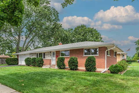 Tiny photo for 420 Berkshire Lane, Des Plaines, IL 60016 (MLS # 12756866)