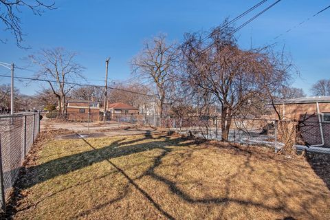 Tiny photo for 9158 S Clyde Avenue, Chicago, IL 60617 (MLS # 12588561)