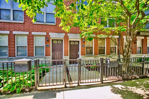 Tiny photo for 353 E Eastgate Place, Chicago, IL 60616 (MLS # 12412757)
