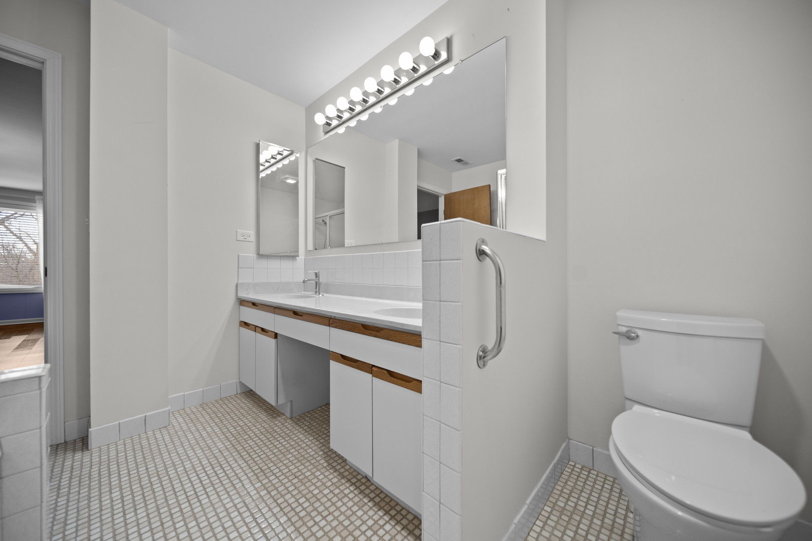 501 Lake Hinsdale Drive 207