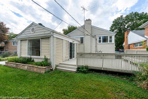 Tiny photo for 7261 N East Prairie Road, Lincolnwood, IL 60712 (MLS # 12774876)