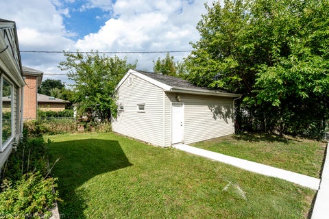 Tiny photo for 7261 N East Prairie Road, Lincolnwood, IL 60712 (MLS # 12774876)