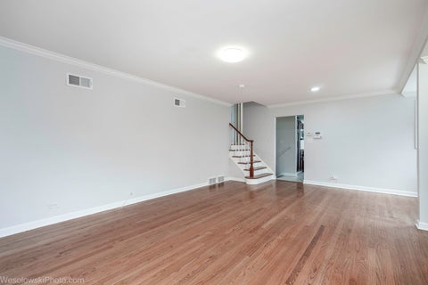Tiny photo for 7261 N East Prairie Road, Lincolnwood, IL 60712 (MLS # 12774876)