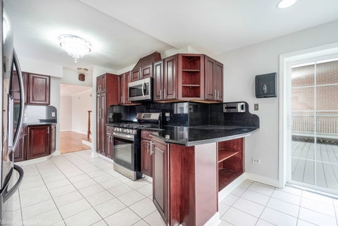Tiny photo for 7261 N East Prairie Road, Lincolnwood, IL 60712 (MLS # 12774876)