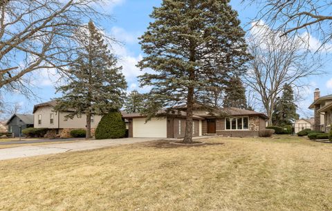 Photo of 8518 Candlelight West Drive, Willow Springs, IL 60480 (MLS # 12610516)