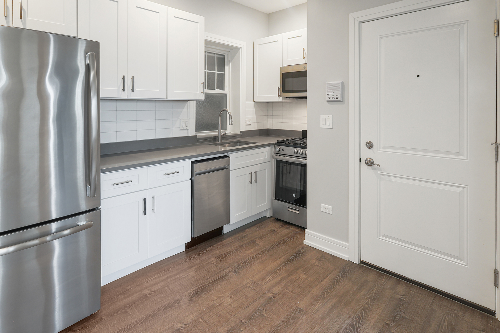 6037 N Winthrop Avenue 3