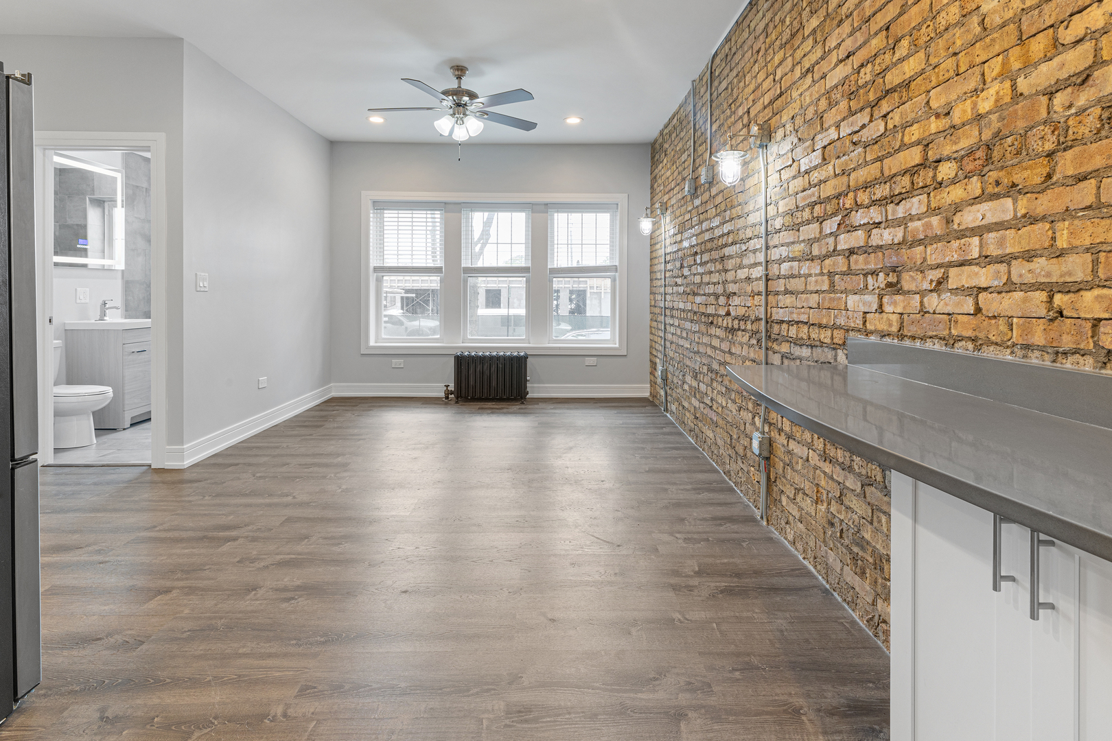 6037 N Winthrop Avenue 3