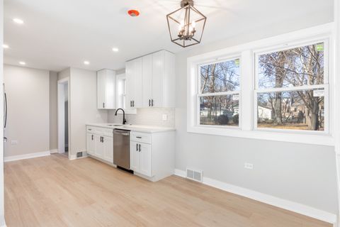 Tiny photo for 102 W Potomac Avenue, Lombard, IL 60148 (MLS # 12526038)