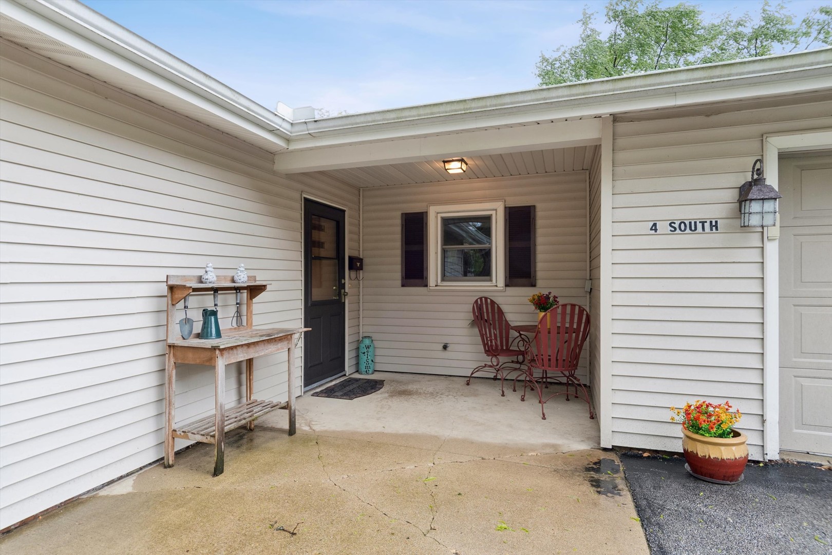 4 S Cypress Lane