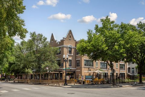 4555 N Malden Street 303 Chicago IL 60640