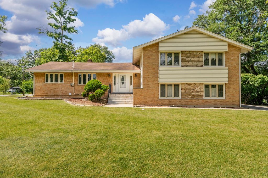 Photo for 4N300 Briar Lane, Bensenville, IL 60106 (MLS # 12475804)