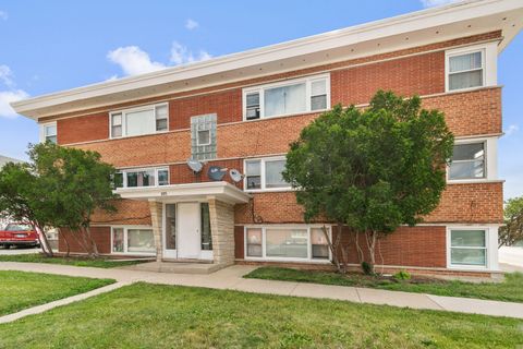 Tiny photo for 805 N 22nd Avenue #1, Melrose Park, IL 60160 (MLS # 12492604)