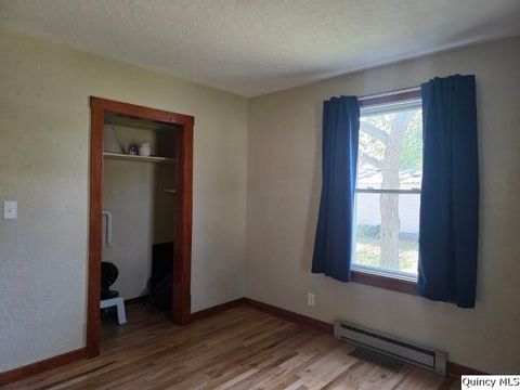 Tiny photo for 417 N Washington Street, Carthage, IL 62321 (MLS # 12457536)