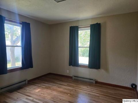 Tiny photo for 417 N Washington Street, Carthage, IL 62321 (MLS # 12457536)