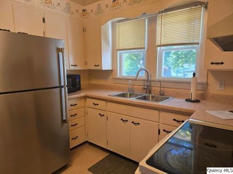 Tiny photo for 417 N Washington Street, Carthage, IL 62321 (MLS # 12457536)