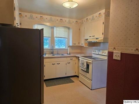Tiny photo for 417 N Washington Street, Carthage, IL 62321 (MLS # 12457536)