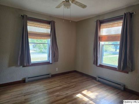 Tiny photo for 417 N Washington Street, Carthage, IL 62321 (MLS # 12457536)