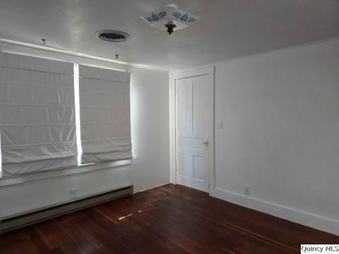 Tiny photo for 417 N Washington Street, Carthage, IL 62321 (MLS # 12457536)